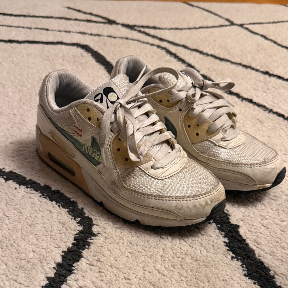 Nike Women's Nike Air Max 90 SE Sneaker